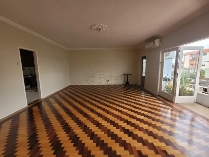 Apartamento de 3 dormitório com garagem no centro de Pelotas
