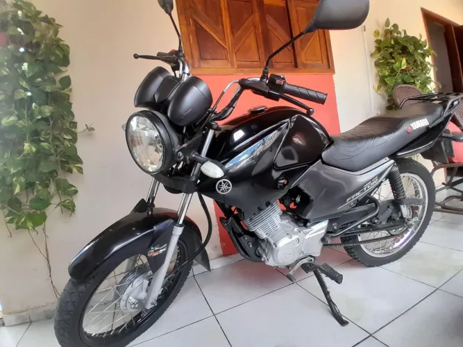 Moto toda revisada com troca de óleo recente.