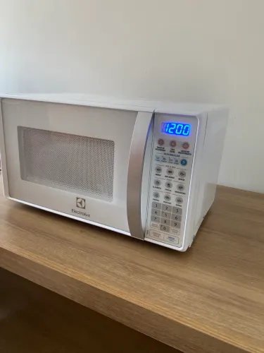 MICROONDAS ELECTROLUX BEM CONSERVADO