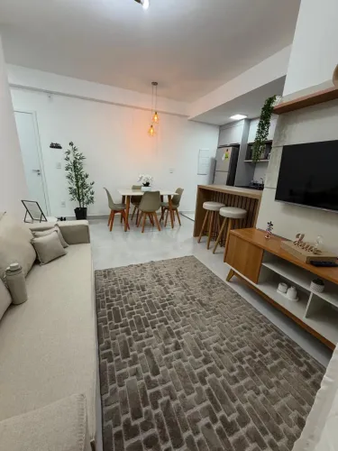 Quarto em lindo apartamento próximo a Unimax