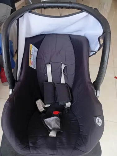 Bebê conforto semi-novo