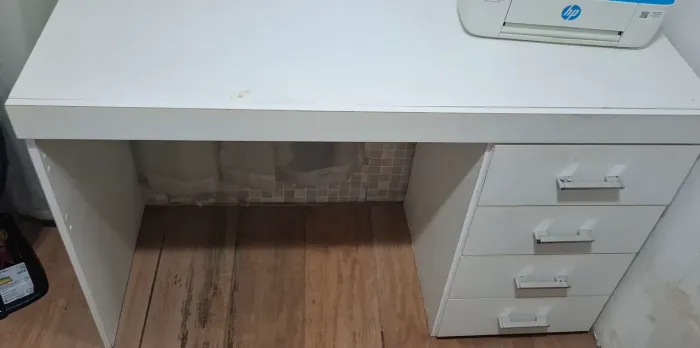 Mesa e cadeira