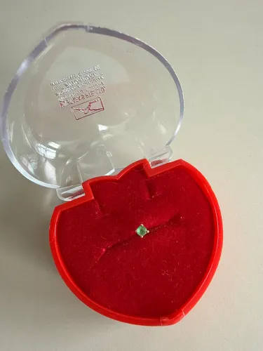 Vendo Piercing Nariz Ouro e Esmeralda