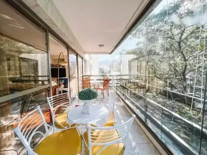 Espaçoso Apartamento na Lagoa  228m², 4 Quartos (2 Suítes), 3 Vagas