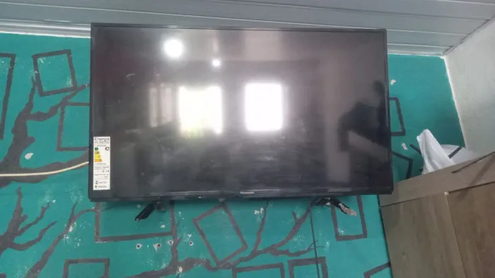 Vendo TV com 43 polegadas em perfeito condições, ela só pega Internet con aparelho.