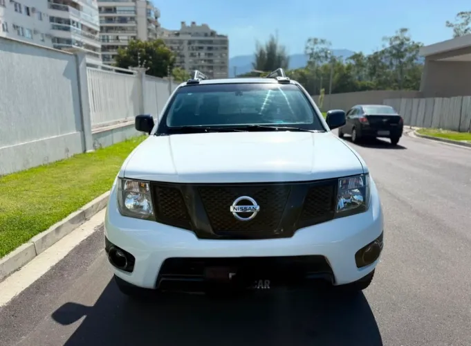 Nissan Frontier SV AT. CD 4X4 2.5 TB Dies. Aut. 2016