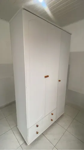 Guarda roupa branco