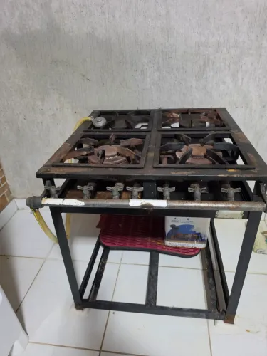 Fogão industrial 4 bocas entrada para forno