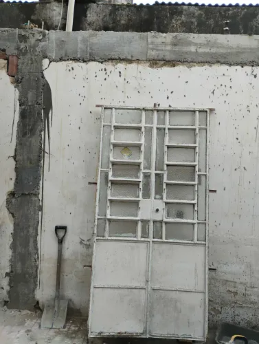 Porta de basculante, 2m/1m usada
