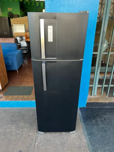 Geladeira Electrolux FrostFree Preta