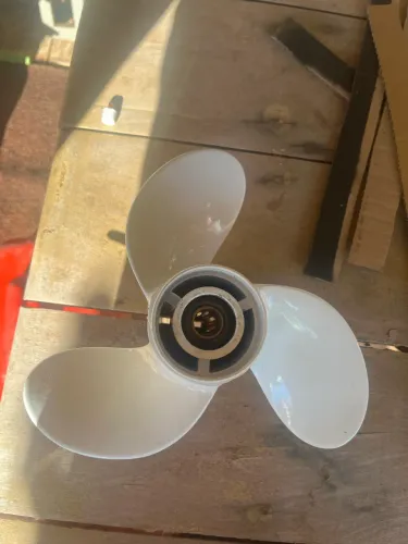Hélice Branca 3 Pás Para Motor De Popa - Conservada