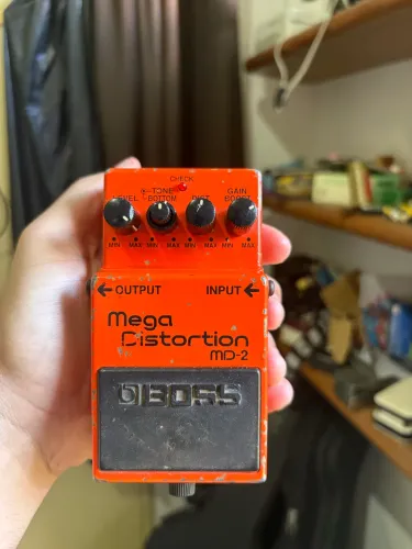 Pedal de guitarra Boss Mega distortion md2