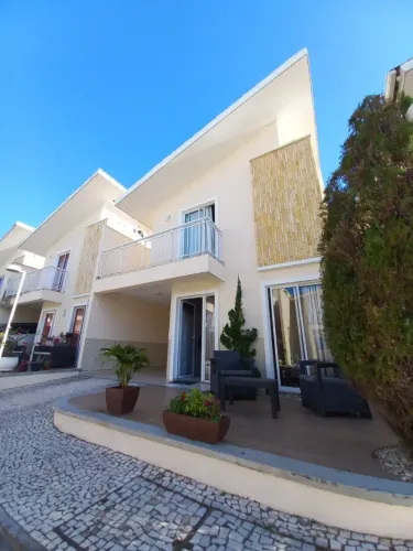CASA À VENDA NO CONDOMÍNIO MAISON CARMELLE