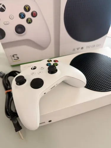 Xbox Series S muito bem conservado + acessórios e caixa originais