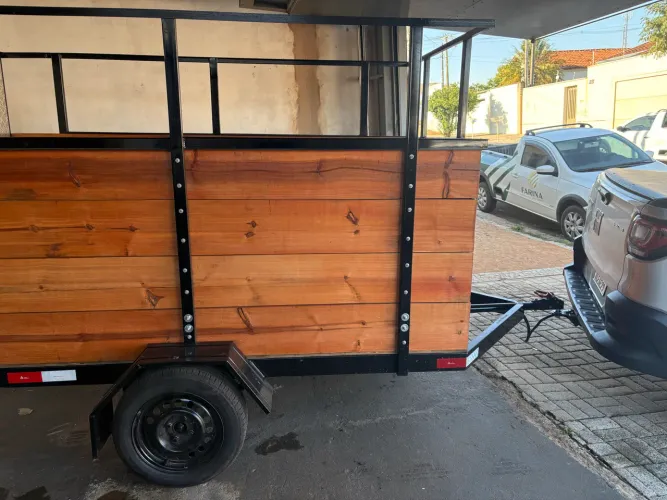 Carretinha reboque nova