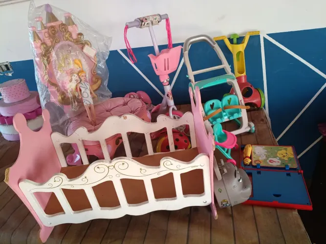 Lotao de brinquedos Kids , berço penteadeira muito mais