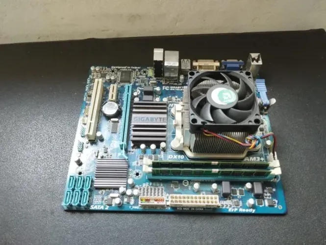 PLACA MAE GIGABYTE 16 GB DE MEMORIA
