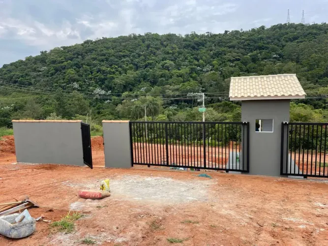 Lindo terreno de 500 mt em condomínio fechado na cidade de Atibaia