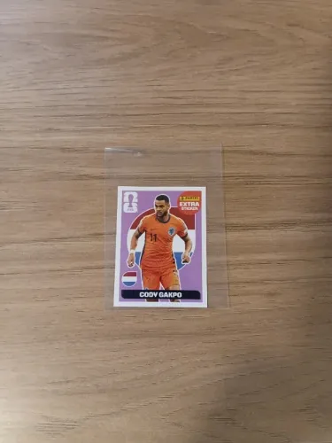 Figurinha legend do Gakpo na versão lilás.