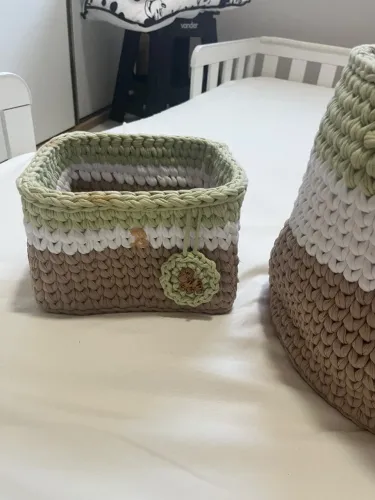 - Cesto de roupas e porta fraldas 70,00 - Lixeiro ursinho 10,00