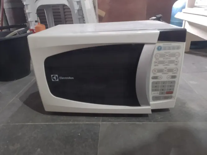 Vendo microondas Eletrolux