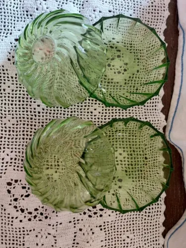 TIGELAS ANTIGAS PARA SOBREMESA EM VIDRÃO VERDE