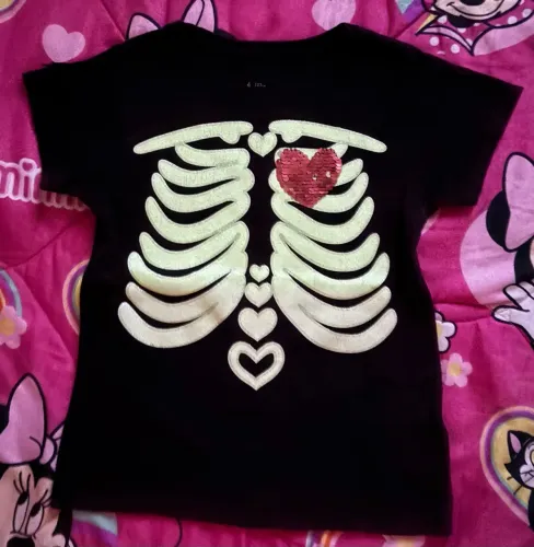 Blusa Halloween - brilha no escuro
