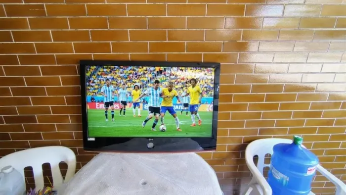 TV LG 42" LCD Scarlet II (Modelo 42LH70YD) - COM DEFEITO