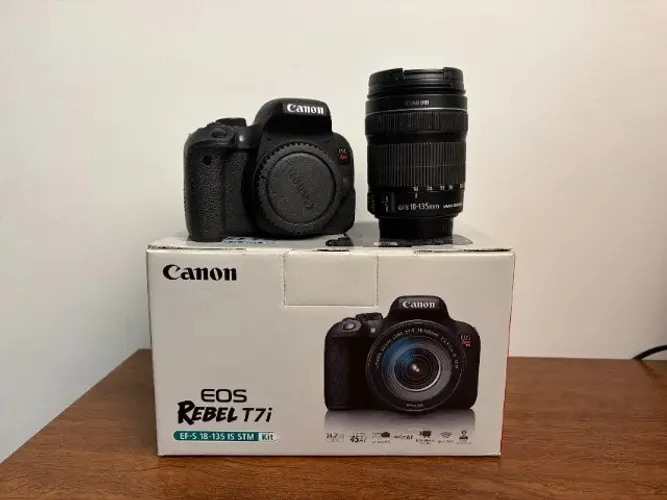 Canon T7i 18-135mm + 2 Baterias Originais