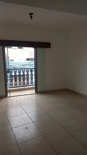 Sala Comercial - Próximo a Estação do Metrô - ótima localização - com sacada