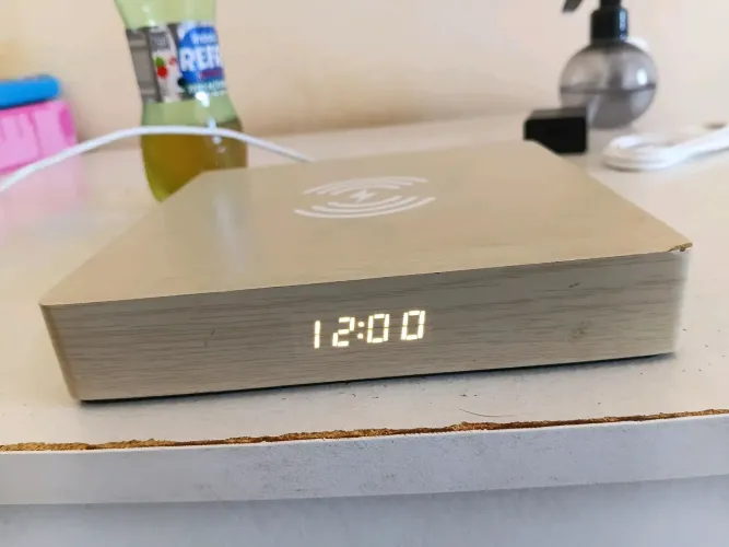 Carregador por indução relógio despertador