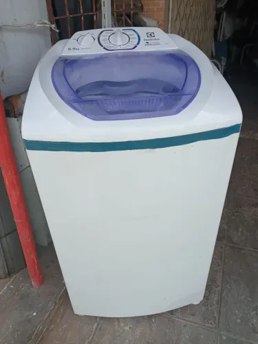 Máquina de lavar branca 