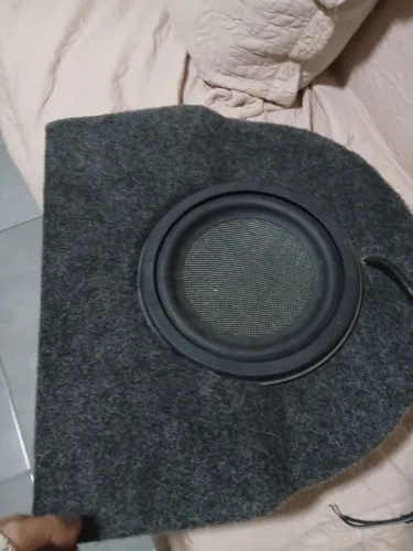 Caixa Acústica Lateral de Fibra com Subwoofer para Porta-Malas