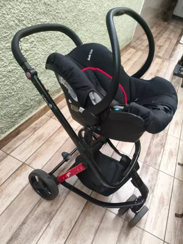 Carrinho bebê Safety com bebê conforto e base carro
