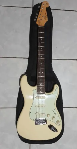 Guitarra strato Sx - estado de nova
