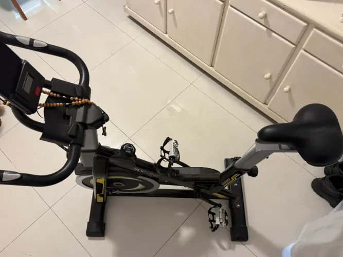 Bicicleta Spinning Com Roda De Inércia De 13kg Wct Fitness Cor Preto