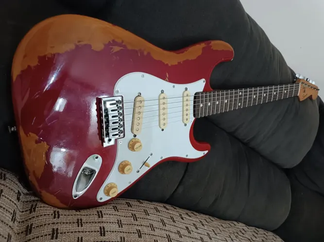 Guitarra Fender Squier Bulet Stratocaster 