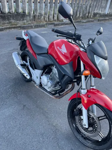 Vende se cb 300 2011 27 mil km no painel top top
