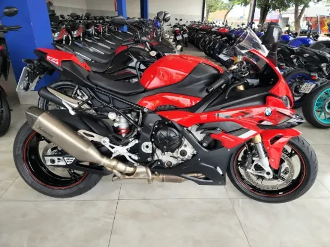 BMW S1000 RR, Modelo 2025 e com penas 4.000 km rodados, moto lindíssima e muito nova!