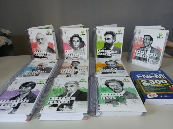 Kit com 10 apostilas para estudos do Enem + apostila com 2.300 questões comentadas do Enem