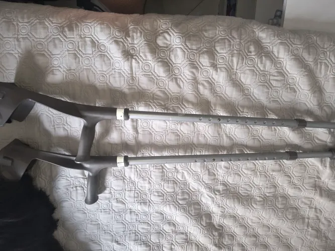 Par de muletas canadense marca Mercur