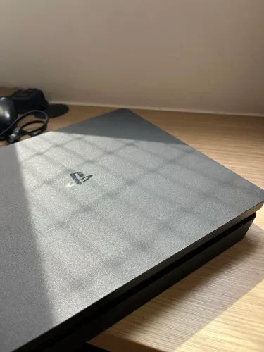 PlayStation 4 slim 1 terá