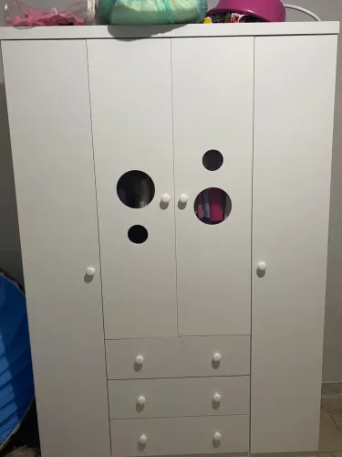 Guarda Roupas 4 portas e 3 Gavetas