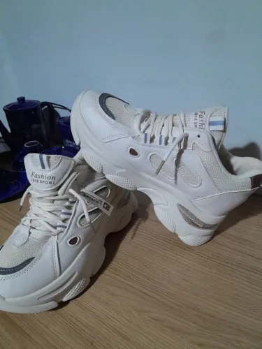 Sapato tênis esportivo