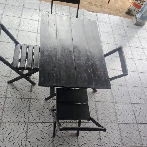 3 Conjunto de mesas e cadeiras