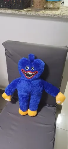 Bonecos de Pelúcia: Huggy wuggy nas cores azul e amarelo. Boneco azul e laranja.