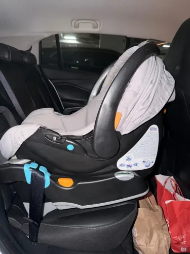 Bebê conforto com base Chicco