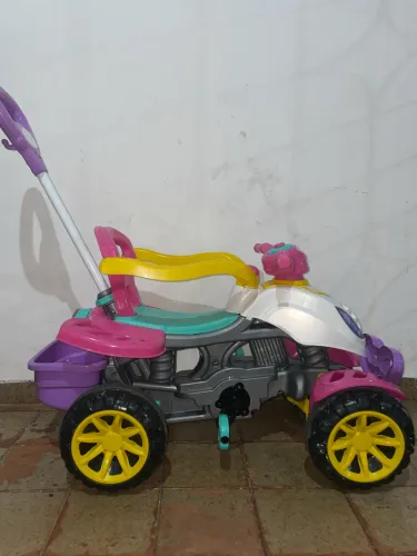 Triciclo infantil pouco usado