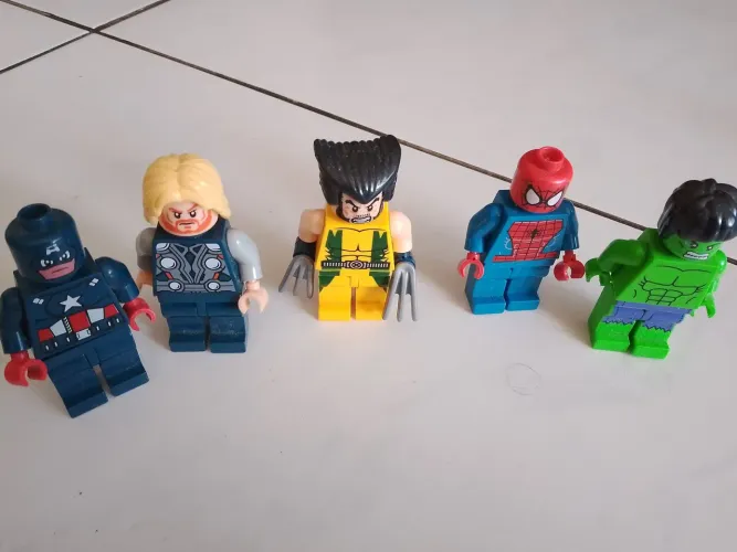 Bonecos - super heróis 