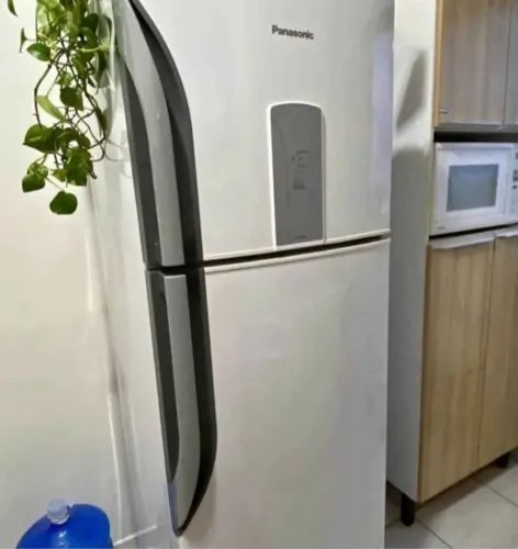 Geladeira Panasonic bem conservada funcionando perfeitament